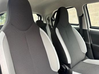 Toyota AYGO 1.0 VVT-i x-play x-shift Euro 6 5dr