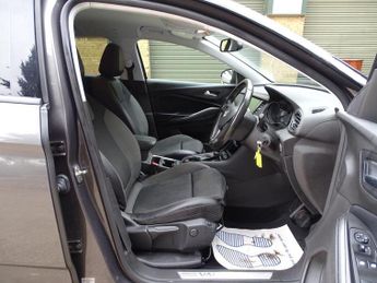 Vauxhall Grandland X 1.2 Turbo SRi Nav Auto Euro 6 (s/s) 5dr