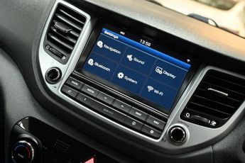 HYUNDAI TUCSON 2.0 CRDi Premium SUV 5dr Diesel Auto 4WD Euro 6 (136 ps) +FREE 6