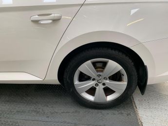 Skoda Superb 2.0 TDI SE DSG Auto 6Spd Euro 6 (s/s) 5dr