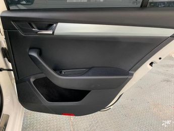 Skoda Superb 2.0 TDI SE DSG Auto 6Spd Euro 6 (s/s) 5dr
