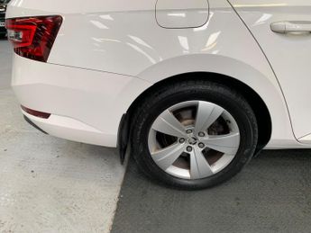 Skoda Superb 2.0 TDI SE DSG Auto 6Spd Euro 6 (s/s) 5dr