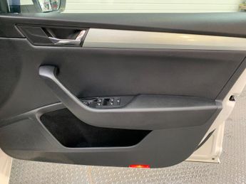 Skoda Superb 2.0 TDI SE DSG Auto 6Spd Euro 6 (s/s) 5dr