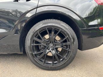 Audi e-tron 55 Launch Edition Auto quattro 5dr 95kWh