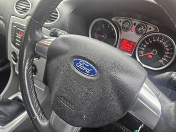 Ford Focus 1.6 Zetec Hatchback 5dr Petrol Manual (161 g/km, 99 bhp)