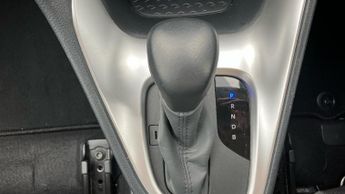 Toyota Yaris 1.5 VVT-h Design E-CVT Euro 6 (s/s) 5dr