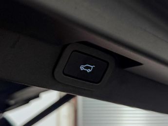 Land Rover Discovery 3.0 SD V6 HSE Luxury SUV 5dr Diesel Auto 4WD Euro 6 (s/s) (306 p