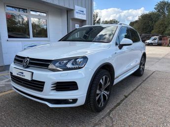 Volkswagen Touareg 3.0 TDI V6 BlueMotion Tech R-Line Tiptronic 4WD Euro 5 (s/s) 5dr