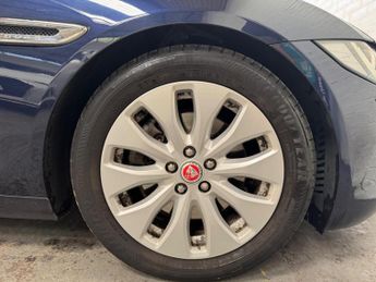 Jaguar XE 2.0d Portfolio Auto Euro 6 (s/s) 4dr