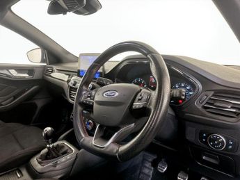 Ford Focus 1.0T EcoBoost ST-Line Euro 6 (s/s) 5dr