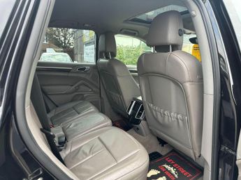 Porsche Cayenne 4.8 S SUV 5dr Petrol TiptronicS 4WD Euro 5 (s/s) (400 ps)