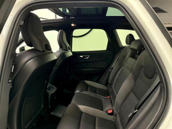 Volvo XC60 2.0h T8 Twin Engine 11.6kWh R-Design Auto AWD Euro 6 (s/s) 5dr