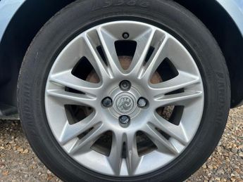 Vauxhall Corsa 1.4i 16v Design 5dr (a/c)