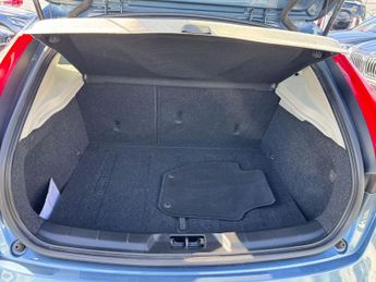 Volvo V40 1.6 T4 SE Hatchback 5dr Petrol Powershift Euro 5 (s/s) (180 ps)