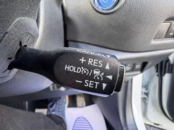 Toyota C-HR 1.8 VVT-h Design SUV 5dr Petrol Hybrid CVT Euro 6 (s/s) (122 ps)