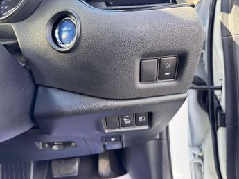 Toyota C-HR 1.8 VVT-h Design SUV 5dr Petrol Hybrid CVT Euro 6 (s/s) (122 ps)