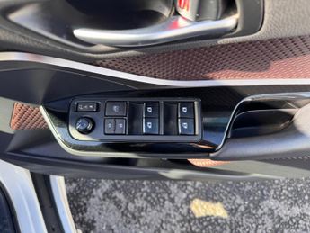 Toyota C-HR 1.8 VVT-h Design SUV 5dr Petrol Hybrid CVT Euro 6 (s/s) (122 ps)