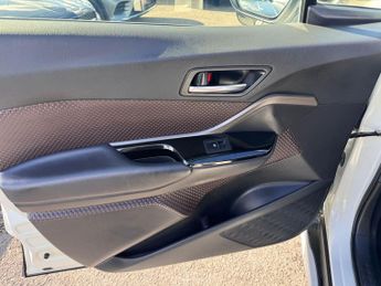 Toyota C-HR 1.8 VVT-h Design SUV 5dr Petrol Hybrid CVT Euro 6 (s/s) (122 ps)
