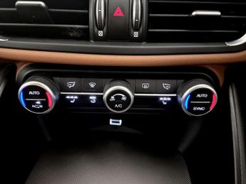 Alfa Romeo Giulia 2.0T Veloce Auto Euro 6 (s/s) 4dr