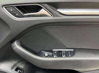 Audi A3 1.4 TFSI e-tron Sportback e-S Tronic Euro 6 5dr 8.8kWh