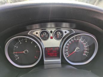 Ford Focus 1.6 Zetec Hatchback 5dr Petrol Automatic (184 g/km, 99 bhp)