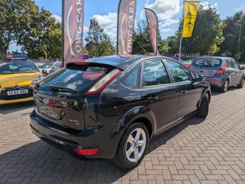Ford Focus 1.6 Zetec Hatchback 5dr Petrol Automatic (184 g/km, 99 bhp)