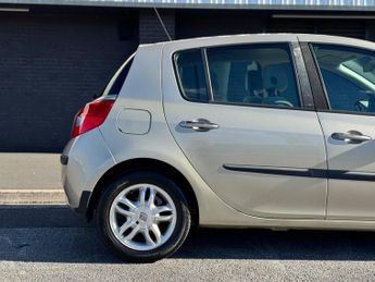 Renault Clio 1.6 VVT Privilege 5dr
