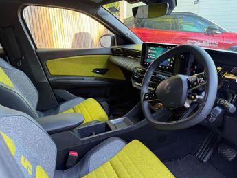 Renault 5 E-Tech electric urban range 40kWh iconic five Auto 5dr