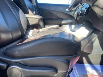 Nissan Juke 1.6 Tekna SUV 5dr Petrol XTRON Euro 5 (117 ps)