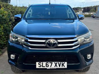 Toyota Hilux 2.4 D-4D Invincible Auto 4WD Euro 6 4dr (TSS, 3.5t)