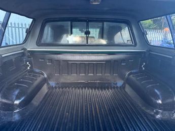 Toyota Hilux 2.4 D-4D Invincible Auto 4WD Euro 6 4dr (TSS, 3.5t)