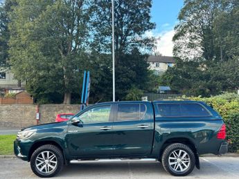 Toyota Hilux 2.4 D-4D Invincible Auto 4WD Euro 6 4dr (TSS, 3.5t)