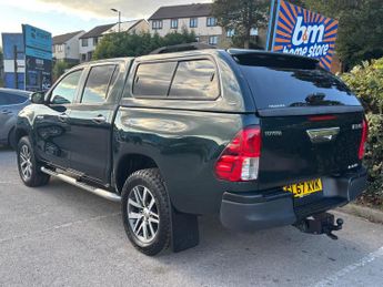 Toyota Hilux 2.4 D-4D Invincible Auto 4WD Euro 6 4dr (TSS, 3.5t)