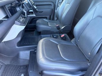 Land Rover Defender 110 3.0 D250 MHEV SE Hard Top SUV Auto 4WD MWB Euro 6 (s/s) 5dr