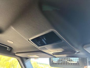 Land Rover Defender 110 3.0 D250 MHEV SE Hard Top SUV Auto 4WD MWB Euro 6 (s/s) 5dr