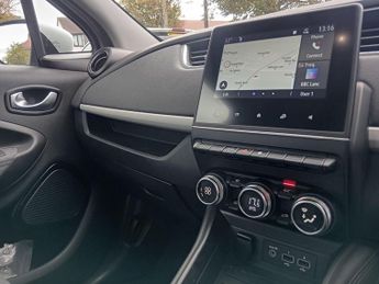 Renault Zoe R110 EV50 52kWh Iconic Auto 5dr (Rapid Charge)