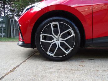 MG MG4 64kWh Trophy Long Range Auto 5dr