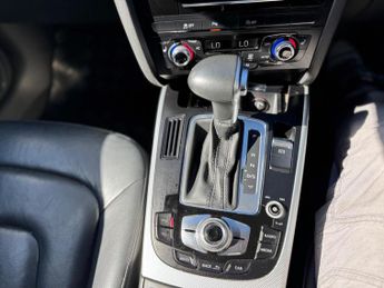 Audi A4 Avant 2.0 TDI SE Technik S Tronic quattro Euro 5 (s/s) 5dr