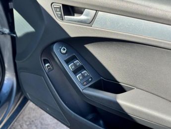 Audi A4 Avant 2.0 TDI SE Technik S Tronic quattro Euro 5 (s/s) 5dr