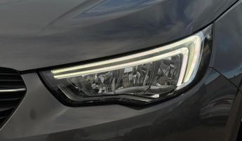 Vauxhall Grandland X 1.6 13.2kWh Business Edition Nav Premium Auto 4WD Euro 6 (s/s) 5