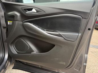 Vauxhall Grandland X 1.6 13.2kWh Business Edition Nav Premium Auto 4WD Euro 6 (s/s) 5