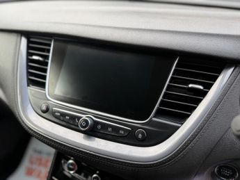 Vauxhall Grandland X 1.6 13.2kWh Business Edition Nav Premium Auto 4WD Euro 6 (s/s) 5