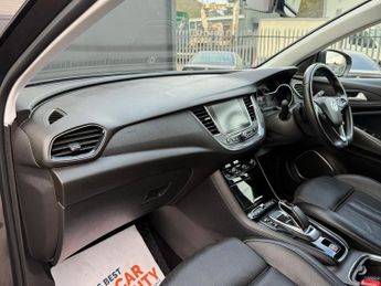 Vauxhall Grandland X 1.6 13.2kWh Business Edition Nav Premium Auto 4WD Euro 6 (s/s) 5
