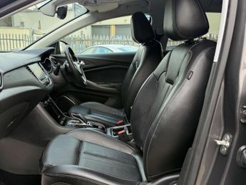 Vauxhall Grandland X 1.6 13.2kWh Business Edition Nav Premium Auto 4WD Euro 6 (s/s) 5