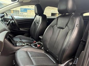 Vauxhall Grandland X 1.6 13.2kWh Business Edition Nav Premium Auto 4WD Euro 6 (s/s) 5