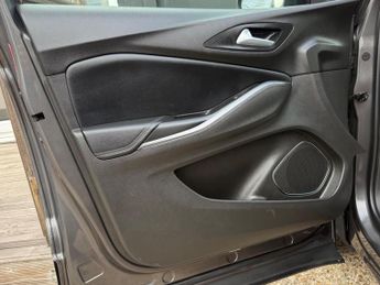 Vauxhall Grandland X 1.6 13.2kWh Business Edition Nav Premium Auto 4WD Euro 6 (s/s) 5