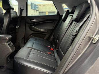 Vauxhall Grandland X 1.6 13.2kWh Business Edition Nav Premium Auto 4WD Euro 6 (s/s) 5