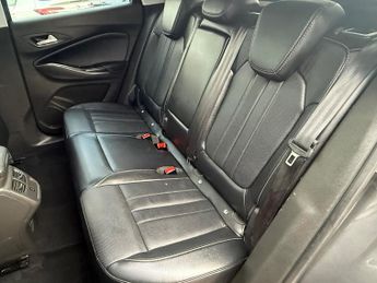 Vauxhall Grandland X 1.6 13.2kWh Business Edition Nav Premium Auto 4WD Euro 6 (s/s) 5