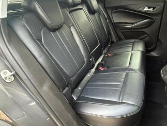 Vauxhall Grandland X 1.6 13.2kWh Business Edition Nav Premium Auto 4WD Euro 6 (s/s) 5