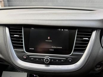 Vauxhall Grandland X 1.6 13.2kWh Business Edition Nav Premium Auto 4WD Euro 6 (s/s) 5